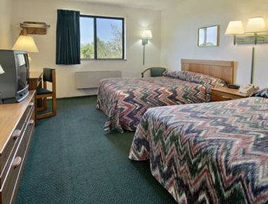 Super 8 By Wyndham Austin Mn Hotel Room photo